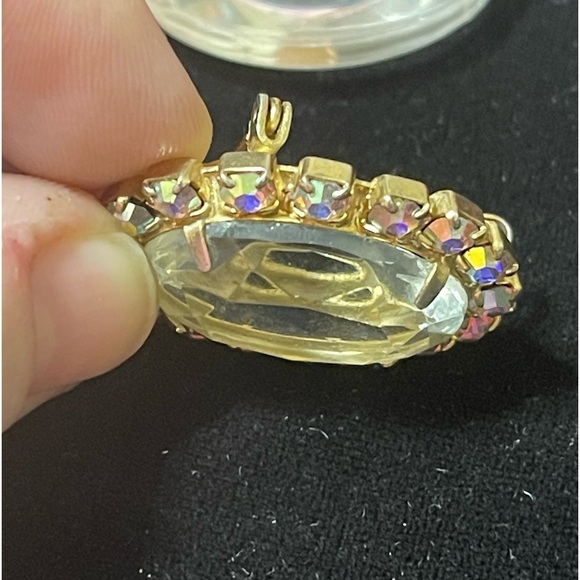 Vtg Glass Jewel Brooch, Surrounded in AB Stones! Stunning! - Picture 4 of 4